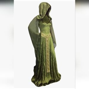 Elegant Green Velvet Gown Renaissance Meridates Mother